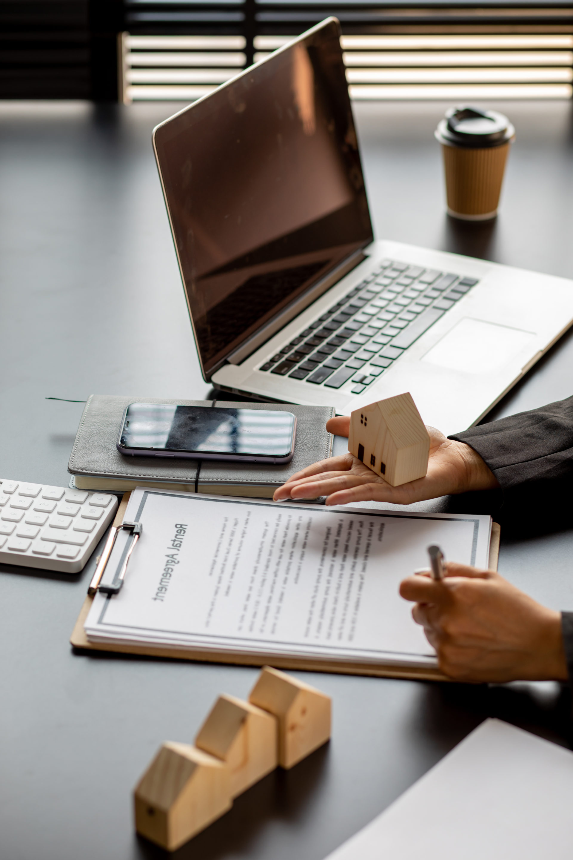 Female,Woman,Hands,Holding,Home,Model,,Small,Miniature,White,Toy