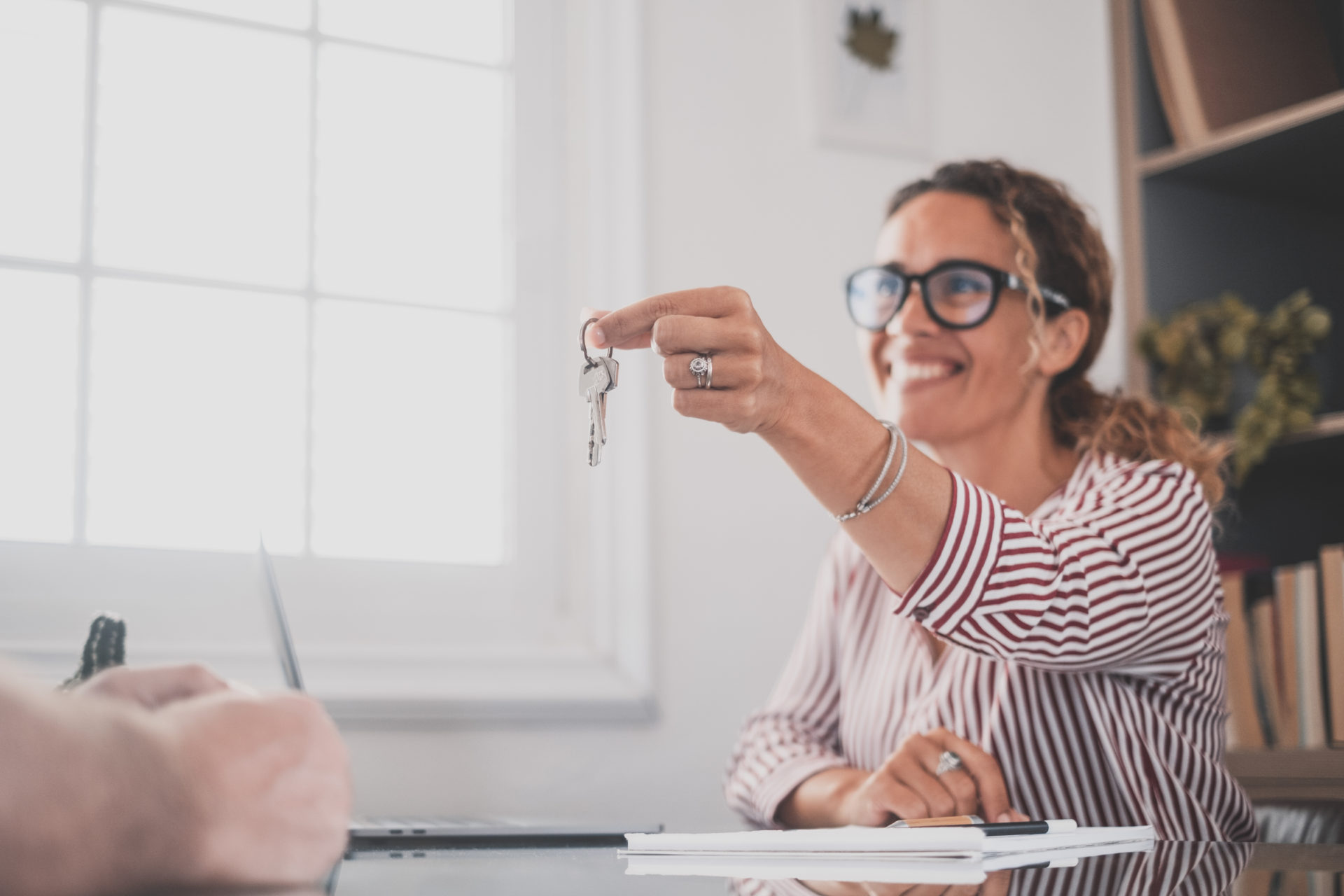 Crop,Close,Up,Of,Realtor,Give,Keys,To,Man,Buyer